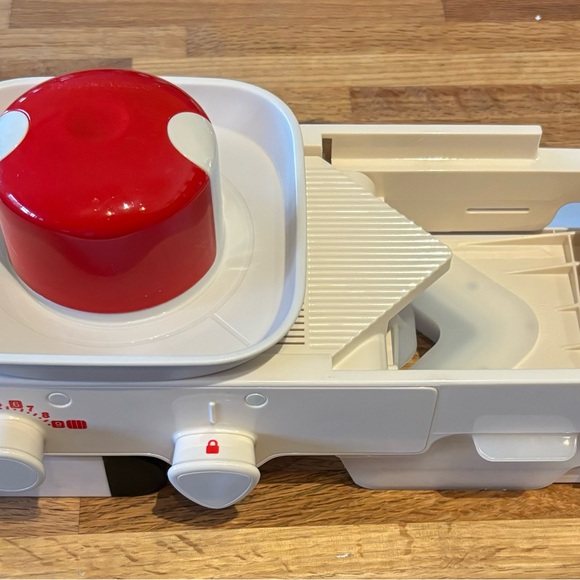 Tupperware Mandolin - Picture 6 of 6